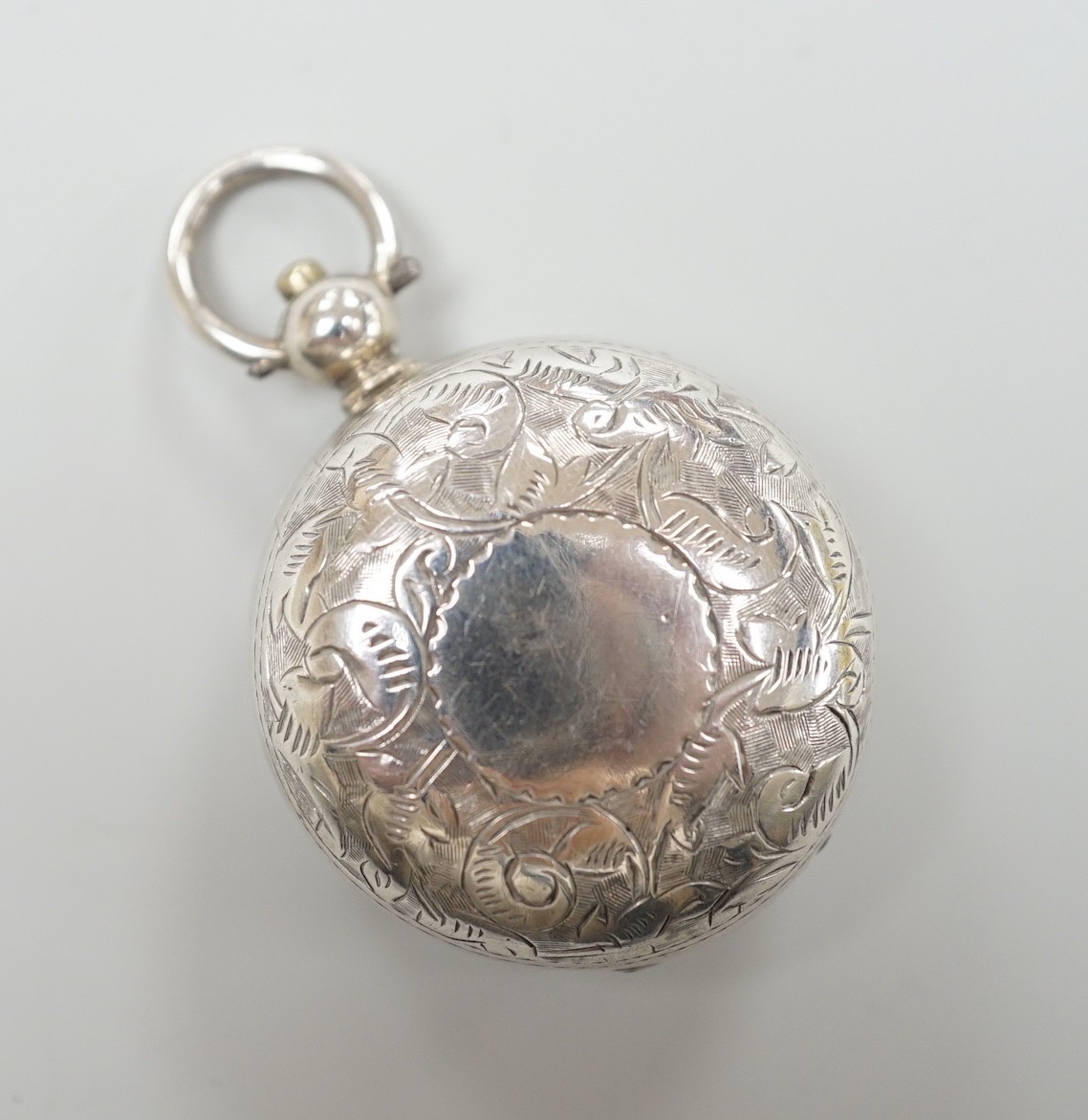 A late Victorian engraved silver sovereign case, Joseph Whitten, Birmingham, 1889, 31mm.